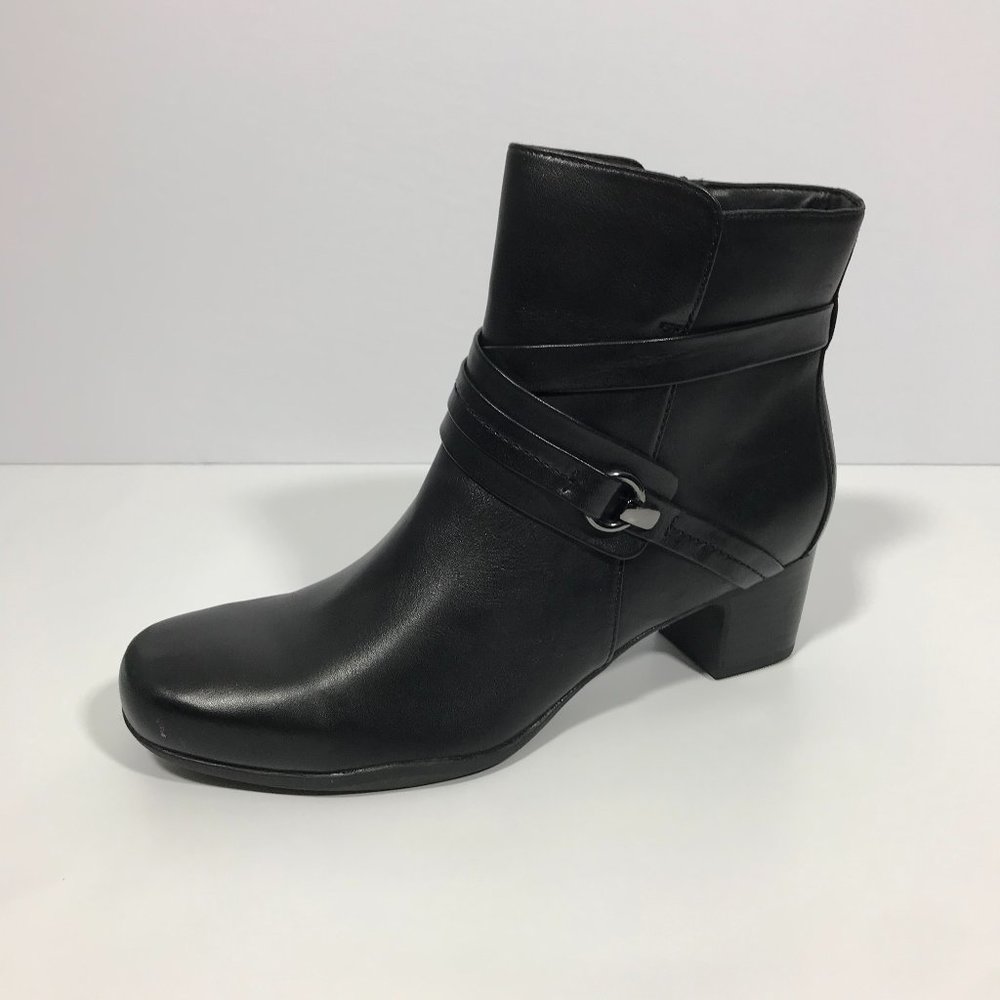 Women's Clarks Ankle Booties Black 9M
